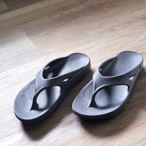 Women's Oofos Thong Sandals